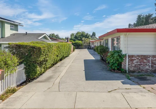 Photo 4 of House for sale at 2030 Kinsley St, Santa Cruz, CA 95062 | MLS# ML82057797 | Listing updated on 2026-09-18