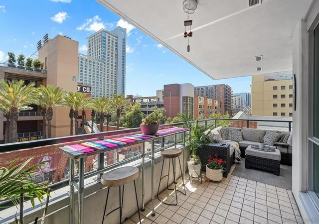 Photo 3 of Sale Pending at 325 7th #308, San Diego, CA 92101 | MLS# 260019997SD | Listing updated on 2026-09-13