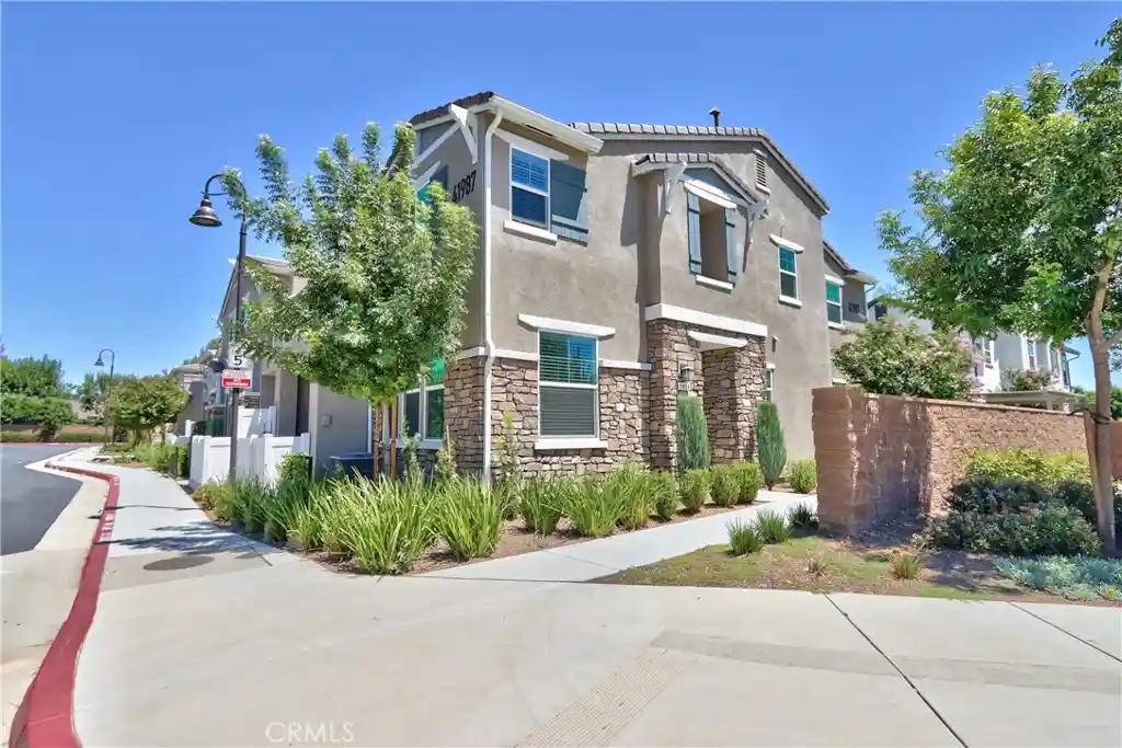 Listing Photo 2 - Condo for sale in 41987 Isadora located at 41987 Isadora, Murrieta, CA 92562 - Unit #1404