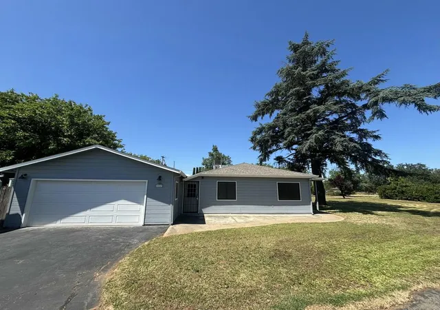 Photo 4 of Single family home for sale at 5050 Bo Peep Ln, Redding, CA 96002 | MLS# 219151436DA | Listing updated on 2026-10-07