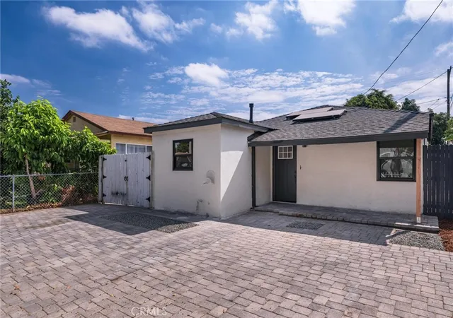 Photo 2 of Single family home for sale at 5910 Walnut Ave, Long Beach, CA 90805 | MLS# SB26178664 | Listing updated on 2026-09-30