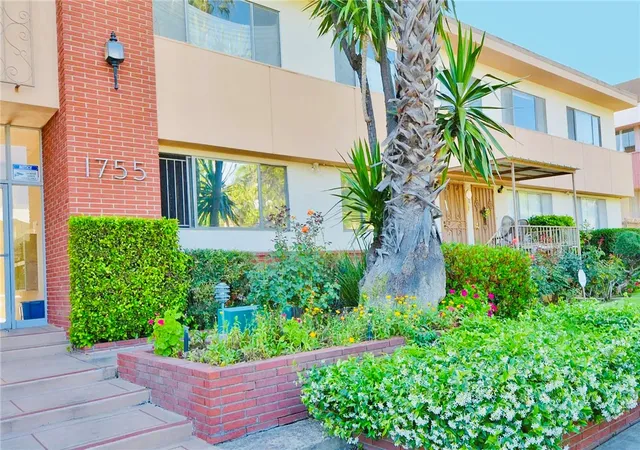 Photo 3 of Condo for sale at 1755 N Berendo #28, Los Angeles, CA 90027 | MLS# IV26178322 | Listing updated on 2026-09-17