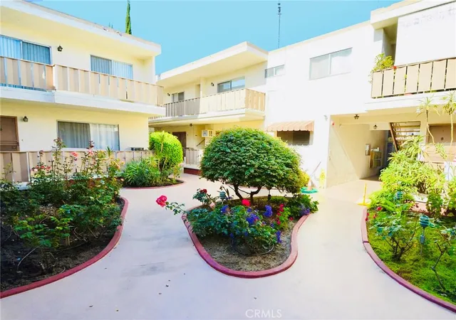 Listing Photo 4 - Condo for sale in building located at 1755 N Berendo, Los Angeles, CA 90027 - Unit #28