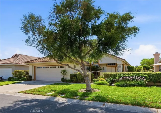 Photo 3 of Single family home for sale at 40643 Via Jalapa, Murrieta, CA 92562 | MLS# SW26178049 | Listing updated on 2026-09-13