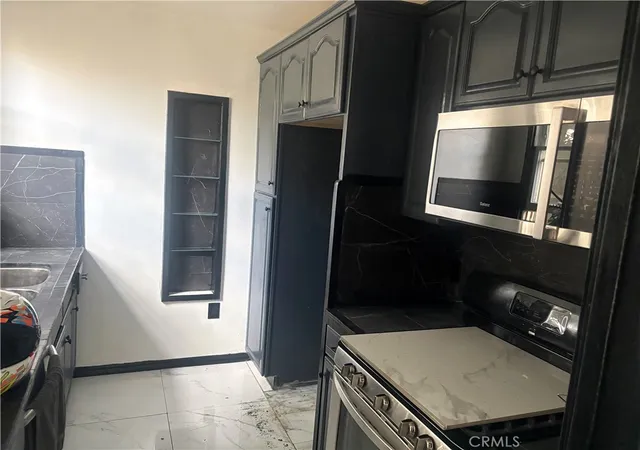Listing Photo 2 - Condo for sale in building located at 525 E Maple, Glendale, CA 91205