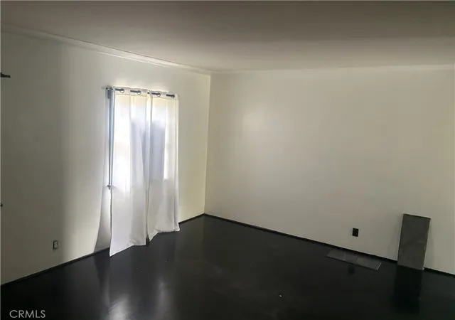 Listing Photo 3 - Condo for sale in building located at 525 E Maple, Glendale, CA 91205