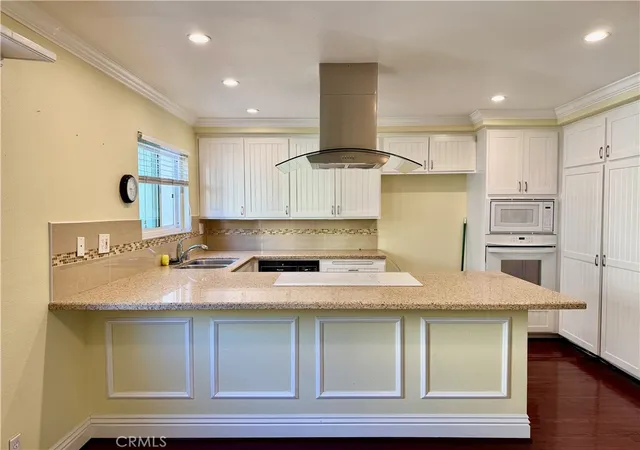 Photo 3 of Townhouse for sale at 415 2nd, Hermosa Beach, CA 90254 | MLS# SB26174873 | Listing updated on 2026-10-11