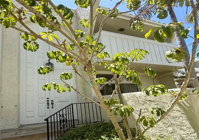 Photo 4 of Townhouse for sale at 415 2nd, Hermosa Beach, CA 90254 | MLS# SB26174873 | Listing updated on 2026-10-11
