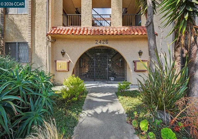 Photo 3 of Condo for sale at 2426 Lincoln Ave #J, Alameda, CA 94501 | MLS# 41145129 | Listing updated on 2026-10-02
