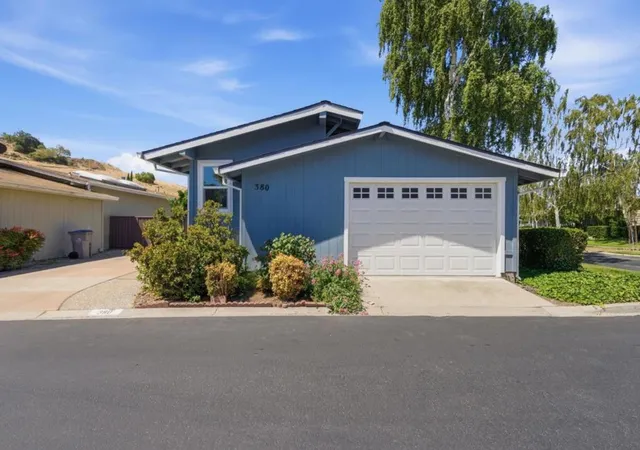 Photo 1 of Manufactured home for sale at 380 Ml Pond Dr #380, San Jose, CA 95125 | MLS# ML82057836 | Listing updated on 2026-10-12