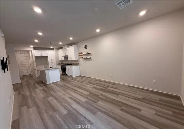 Listing Photo 4 - Condo for sale in building located at 1307 Nimbus, Pomona, CA 91768