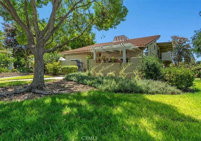 Listing Photo 1 - Condo for sale in building located at 2164 Via Mariposa E, Laguna Woods, CA 92637 - Unit #B