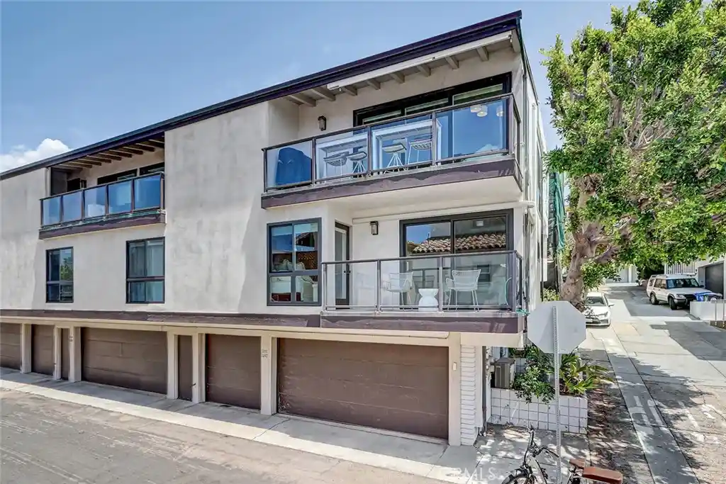 Listing Photo 1 - Condo for sale in 2512 Ocean located at 2512 Ocean, Manhattan Beach, CA 90266 - Unit 2512 Ocean