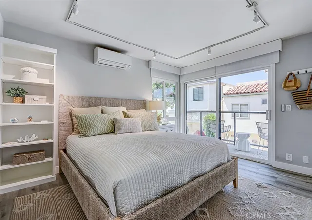 Listing Photo 4 - Condo for sale in building located at 2512 Ocean, Manhattan Beach, CA 90266