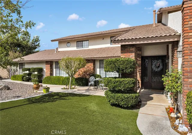 Photo 3 of Single family home for sale at 20080 Waco Ct, Apple Valley, CA 92308 | MLS# HD26177237 | Listing updated on 2026-09-18