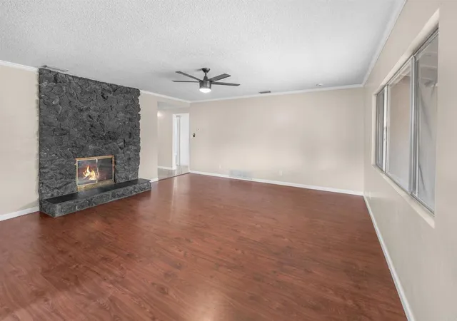 Photo 4 of Sale Pending at 626 E Wright St, Hemet, CA 92543 | MLS# PTP2606268 | Listing updated on 2026-09-10
