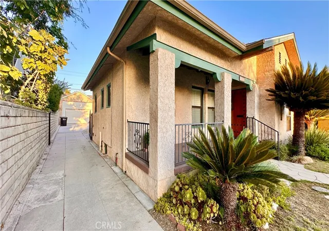Photo 2 of Single family home for sale at 1122 N Isabel St, Glendale, CA 91207 | MLS# AR26178727 | Listing updated on 2026-09-22