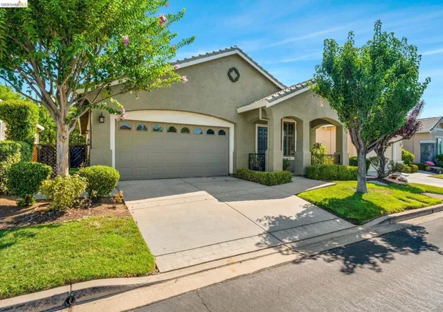 Photo 2 of Single family home for sale at 297 Baldwin Dr, Brentwood, CA 94513 | MLS# 41145194 | Listing updated on 2026-09-29