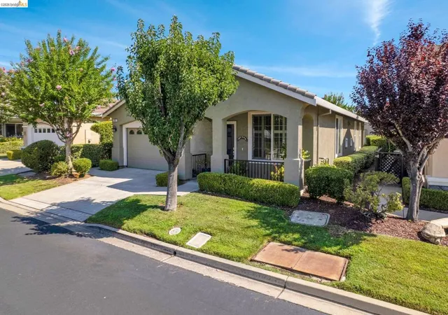 Photo 3 of Single family home for sale at 297 Baldwin Dr, Brentwood, CA 94513 | MLS# 41145194 | Listing updated on 2026-09-29