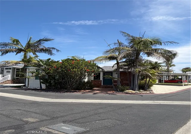 Photo 2 of Manufactured home for sale at 80 Huntington #372, Huntington Beach, CA 92648 | MLS# OC26179138 | Listing updated on 2026-09-27