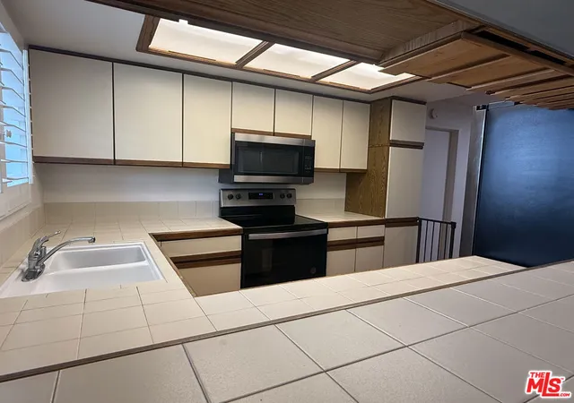 Photo 3 of Condo for sale at 5000 S Centinela Ave #214, Los Angeles, CA 90066 | MLS# 26871677 | Listing updated on 2026-09-03