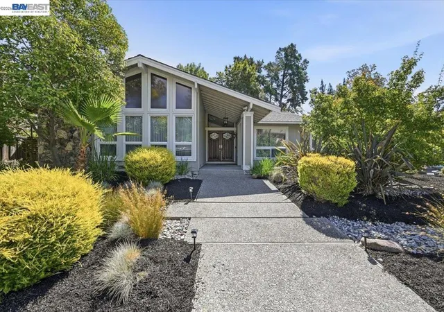 Photo 3 of Single family home for sale at 280 Bolla Ave, Alamo, CA 94507 | MLS# 41145224 | Listing updated on 2026-10-03