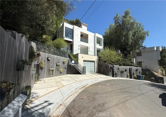 Photo 3 of Single family home for sale at 3901 Avenida Del Sol, Studio City, CA 91604 | MLS# IG26179224 | Listing updated on 2026-09-26