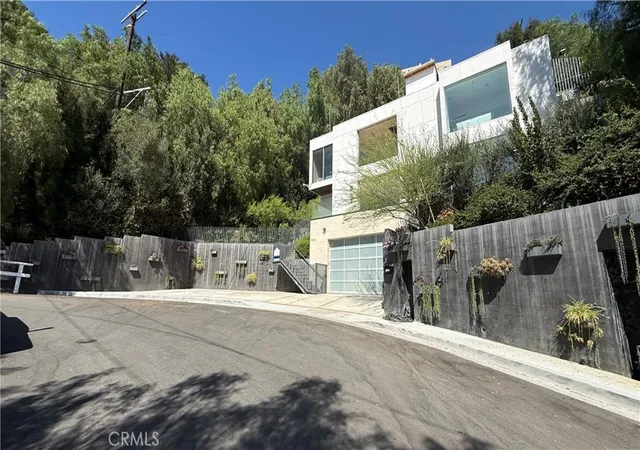 Photo 4 of Single family home for sale at 3901 Avenida Del Sol, Studio City, CA 91604 | MLS# IG26179224 | Listing updated on 2026-09-26