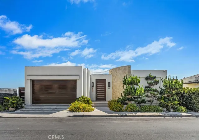Photo 35 of Single family home for sale at 1523 Dolphin Ter, Corona Del Mar, CA 92625 | MLS# OC26178347 | Listing updated on 2026-10-12