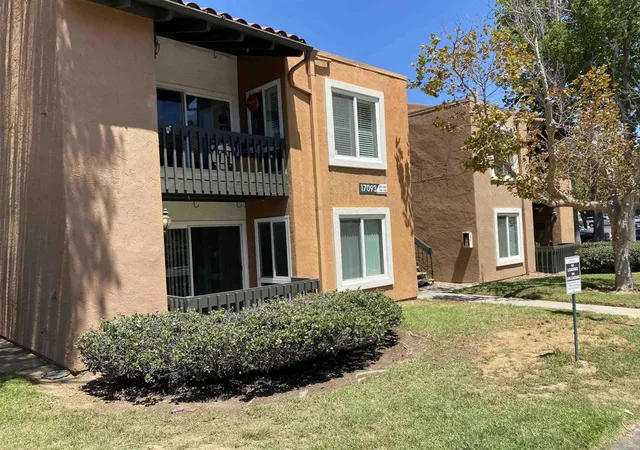 Listing Photo 4 - Condo for sale in building located at 17093 W Bernardo Dr, San Diego, CA 92127 - Unit #106