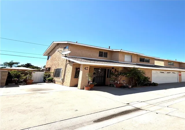 Photo 3 of Condo for sale at 5211 Clara St #C, Cudahy, CA 90201 | MLS# IG26179462 | Listing updated on 2026-10-12