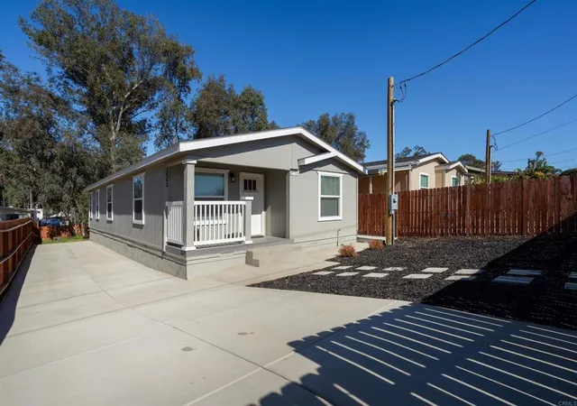 Photo 2 of Manufactured home for sale at 18374 Oleander Ave, Lake Elsinore, CA 92532 | MLS# NDP2607736 | Listing updated on 2026-09-29
