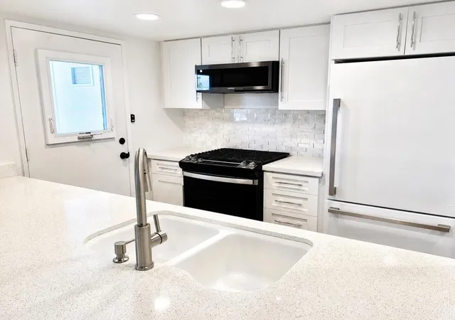 Photo 4 of Condo for sale at 483 E Via Escuela #723, Palm Springs, CA 92262 | MLS# 219151490DA | Listing updated on 2026-09-15