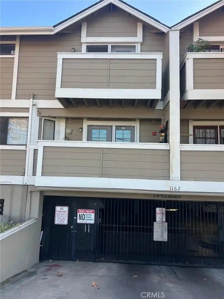 Listing Photo 1 - Condo for sale in 1162 Sycamore located at 1162 Sycamore, Tustin, CA 92780 - Unit 1162 Sycamore