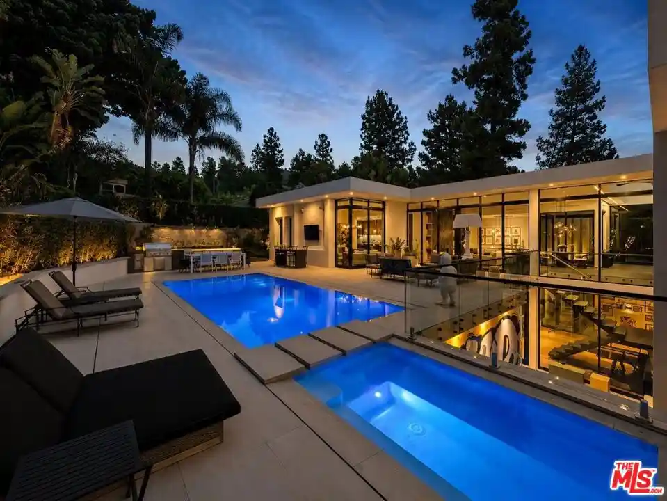 Photo 1 of Mansion for sale at 1049 Loma Vista Dr, Beverly Hills, CA 90210 | MLS# 26871091 | Listing updated on 2026-10-27