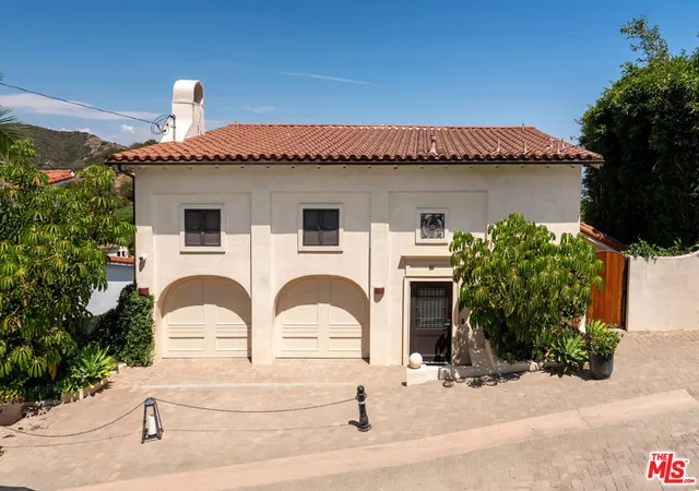 Photo 2 of Single family home for sale at 1364 Angelo Dr, Beverly Hills, CA 90210 | MLS# 26872623 | Listing updated on 2026-09-22