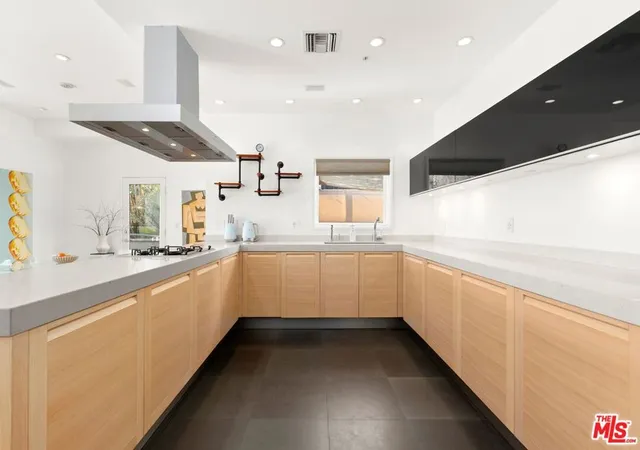 Listing Photo 4 - Condo for sale in building located at 1145 N Horn Ave, West Hollywood, CA 90069 - Unit #E