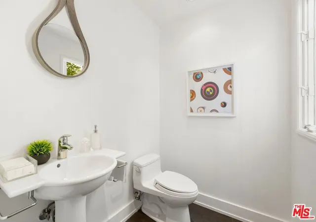 Listing Photo 5 - Condo for sale in building located at 1145 N Horn Ave, West Hollywood, CA 90069 - Unit #E