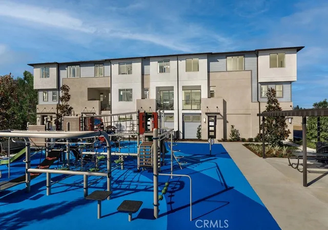 Photo 2 of Sale Pending at 1576 Lima Way #4, Placentia, CA 92870 | MLS# OC26179930 | Listing updated on 2026-10-06