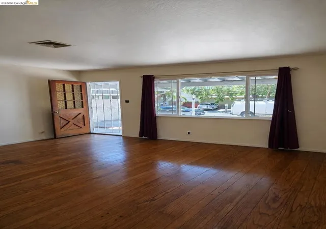 Photo 4 of Single family home for sale at 1480 Delwood St, Vallejo, CA 94591 | MLS# 41145277 | Listing updated on 2026-10-09