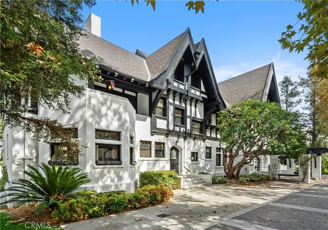 Photo 57 of Mansion for sale at 182 S Orange Grv, Pasadena, CA 91105 | MLS# OC26179426 | Listing updated on 2026-10-11