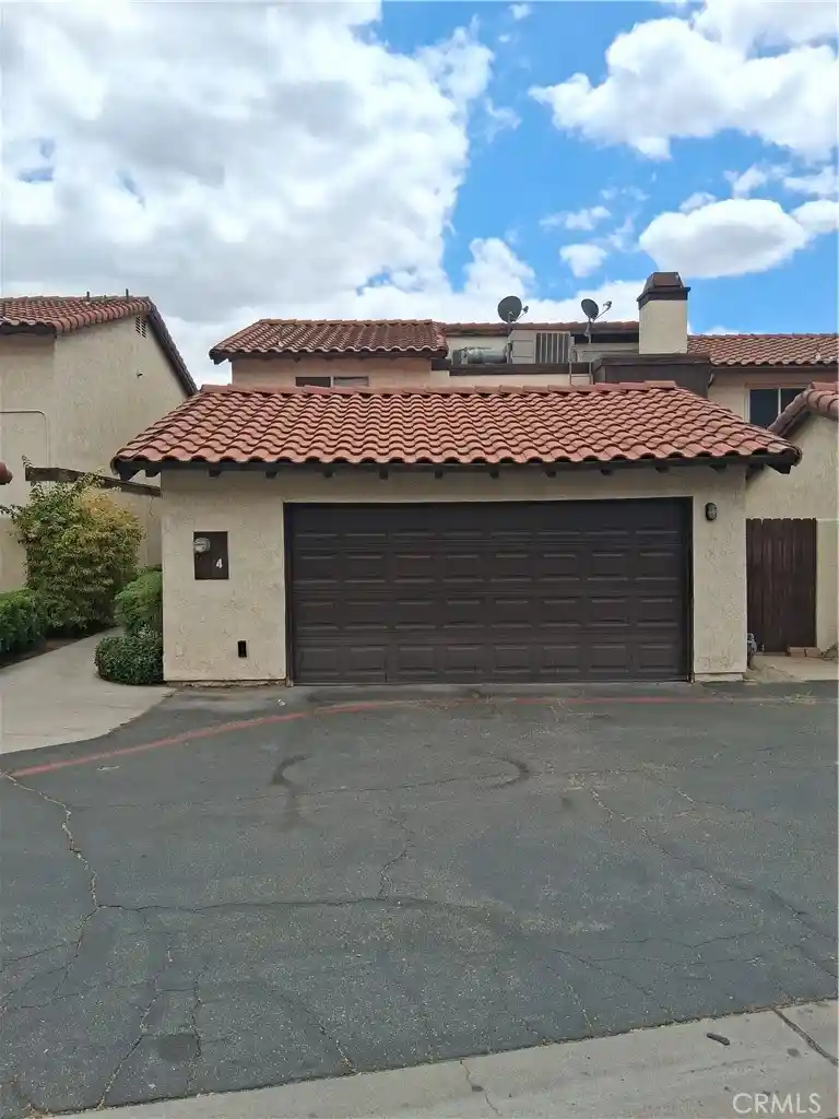 Listing Photo 1 - Condo for sale in 1077 S Santo Antonio Dr located at 1077 S Santo Antonio Dr, Colton, CA 92324 - Unit 1077 S Santo Antonio Dr