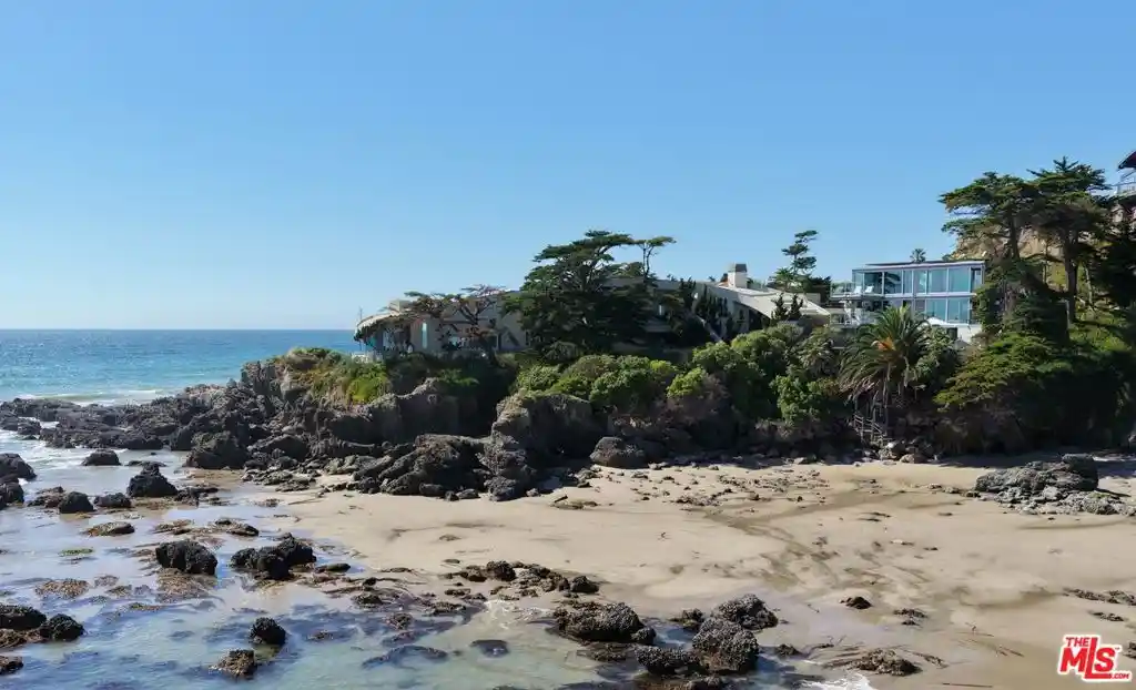 Photo 1 of Single family home for sale at 6525 Point Lechuza Dr, Malibu, CA 90265 | MLS# 26873451 | Listing updated on 2026-08-25
