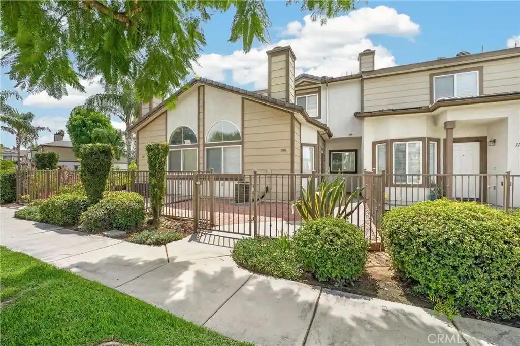 Listing Photo 1 - Condo for sale in 1555 Orange Ave located at 1555 Orange Ave, Redlands, CA 92373 - Unit #1106