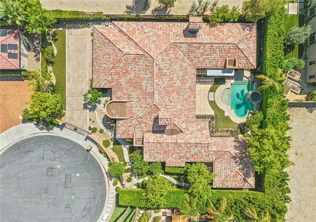 Photo 2 of Mansion for sale at 725 Dogwood W, Palm Springs, CA 92264 | MLS# SB26180145 | Listing updated on 2026-09-20