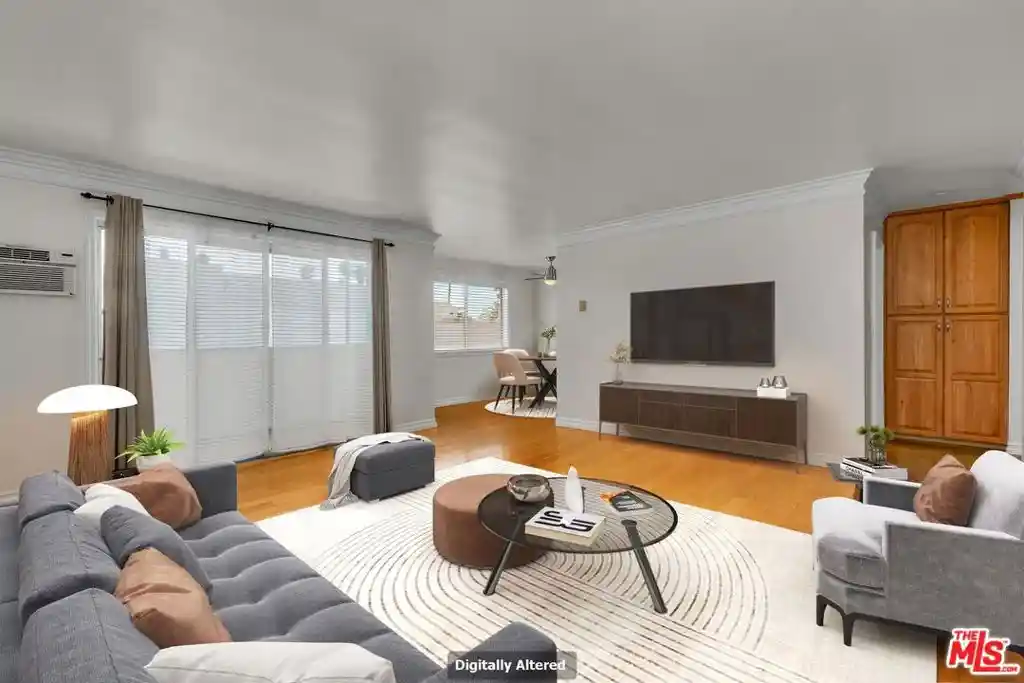 Listing Photo 2 - Condo for sale in 1021 12Th St located at 1021 12Th St, Santa Monica, CA 90403 - Unit #303