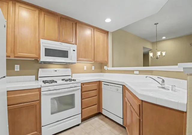 Listing Photo 5 - Condo for sale in building located at 1361 Caminito De La Luna, Chula Vista, CA 91911