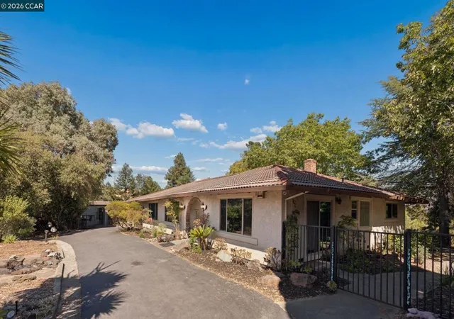 Photo 3 of Single family home for sale at 834 Carter Acres Ln, Martinez, CA 94553 | MLS# 41145303 | Listing updated on 2026-10-02