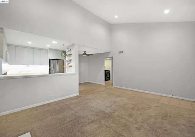 Listing Photo 4 - Condo for sale in building located at 37168 Meadowbrook Cmn, Fremont, CA 94536 - Unit #304