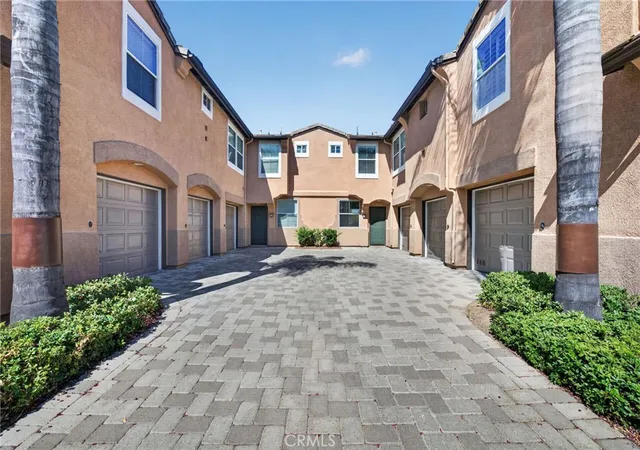 Photo 4 of Condo for sale at 39141 Anchor Bay #E, Murrieta, CA 92563 | MLS# SW26178690 | Listing updated on 2026-10-05